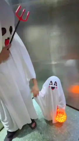 A little ghost 👻in the elevator 🥰🥰#baby #cutebaby #babytiktok #babyfunny #happyhalloween 