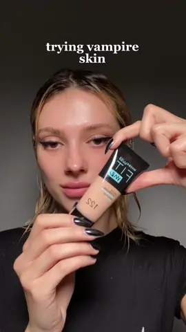 AD last minute halloween idea: vampire skin 🥀  ib: @August    @Maybelline New York fit me matte & poreless foundation & concealer. perfector 4 in 1 glow + glitter   #makeup #halloween