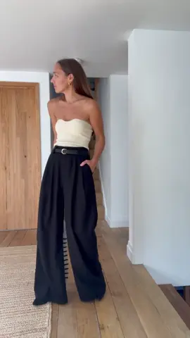 New favourites from Australian label @dissh #dissh #OOTD #outfit #outfitideas #outfitinspo #widelegtrousers #bandeau #stripes