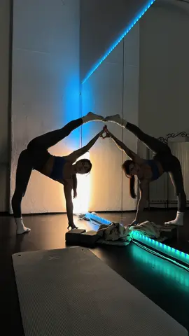 #прага #э#шпагат #шпагатпрага #стретчингпрага #растяжкапрага #тренерпрага #йогапрага 