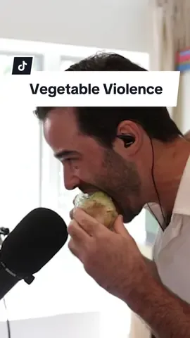 Who knew wet veggies like lettuce, cantaloupe or tomato make for great, gory sound effects? 🥬🍅🍈 Sound designer, Curtis Macdonald shows us what goes into creating these spooky sounds. 👻 #SoundDesign #AudibleTok 