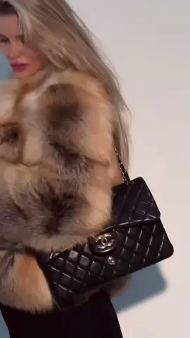 The animal spitit #cruellavirus #realfur #furtimes #furpassion #fur #furvibes #fur lover #fashion #furcoat #fox #mink #furseason #furcoatseason #winterfashion #wintervibes #oldmoney #winterfashion 