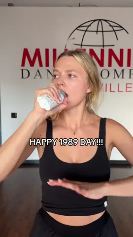 channeling T Swift energy with one of Taylor’s previous background dancers!! #1989tv #1989TaylorsVersion #taylorswift #outofthewoodstv #dancing 