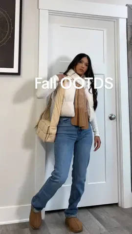 The perfect scarf for my @UGG® #tasmanslippers 🤎 • • #falloutfits #uggs #whattowear #jeans #trenchcoat #trousers #neutraloutfits #falloutfit #puffervest #pufferbag #OOTD #fallmusthaves #capsulewardrobe #lookbook #abercrombie #stylingtips #petitefashion 