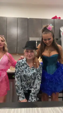 i will never get over this costume 