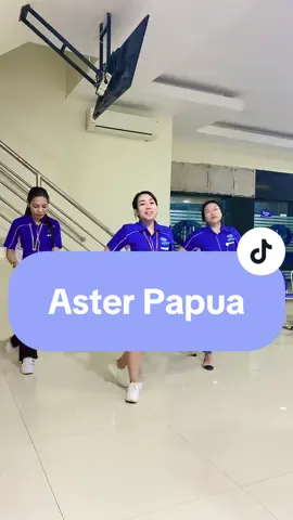 Aster Papua | perenggangan otot otot kaki akibat duduk dari pagi sampai malam | dan di luar sudah sangat gelap #asterpapua #asterpapua💃❤🤗 #asterpapualinedance #jadul #nostalgia 