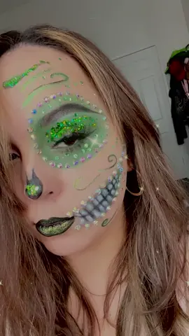 Half Catrina makeup look.  #fyp #catrinamakeup #makeupartist #thisishalloween #diademuertosmexico #diadelosmuertos 