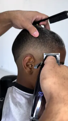 Disfarçado rápido e fácil ✂️✂️✂️✂️ #diafarcado #degrademasculino #reguamaxina💈📐 