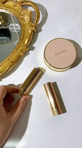 Màu son đỏ nhà Gucci mà m mua đi mua lại đây ạ 💋👠 #TikTokAwardsVN2023 #reviewson #swatchson #gucci25 #fyp #viral #thuvienmakeup #goclamde #xuhuong #songucci 