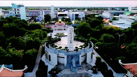 Nhắc đến Đờn ca tài tử Nam Bộ, bản “Dạ cổ hoài lang” của cố nhạc sĩ Cao Văn Lầu có lẽ là ca khúc nổi tiếng nhất. Vượt qua bao thăng trầm của cuộc sống, nhiều biến cố lịch sử bản nhạc vẫn sống trong lòng cuộc đời. --------------- #vedepxubaclieu #huynhmedia #bluproduction #baclieumedia