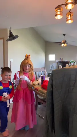We went with ⭐️ Mario theme this year - we also have a yoshi- luigi- wario and walowigi floating around 🤩 #mariocostume #familycostume #themedcostumes 