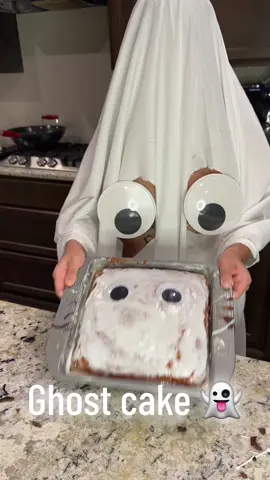 Spooky ghost cake 👻 #halloween #viral #fyp #cooking 