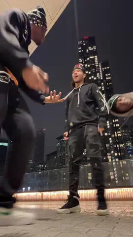 The lightening wanted to be in the blooper ⚡️@BRISKY 