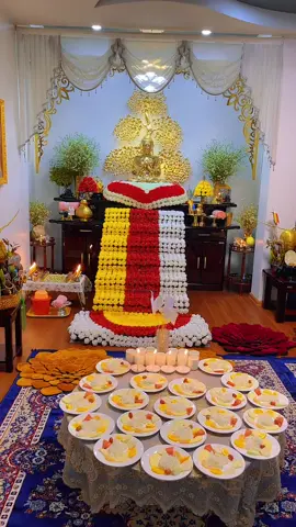 #ပန်းပလ္လင်တော် #ရွှေဆောင်းတန်း၊ ငွေဆောင်းတန်း၊ ပတ္တမြားဆောင်းတန်း ဖြင့် မြတ်စွာဘုရားရှင်အား ကပ်လှူပူဇော်#🙏🙏🙏 