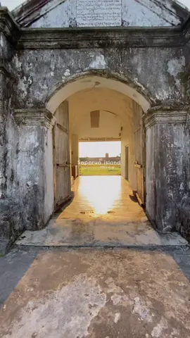 Kalau ke banda neira belum kesampaian yah minimal ke saparua dululah yah. kalau bahas saparua dari segi sejarah dan budaya seru ga sih ?  Karna mungkin bnyak yang belum tau kalau di maluku sini bukan hanya banda neira yang punya story tentang VOC. Tapi hampir semua pulau di maluku pernah diduduki VOC. Termasuk pulau saparua ini.