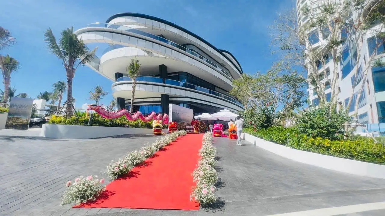 NHA TRANG LẦN ĐẦU CÓ NHÀ HÀNG 5 SAO ẨM THỰC TÂY BAN NHA   🌸 #Nhà_hàng_Hispania tại khu nghỉ dưỡng #Gran_Melía #Nha_Trang.   💁‍♀️ #Hispania là thương hiệu của ẩm thực Tây Ban Nha, đã gây được tiếng vang mạnh tại nhiều nơi như Anh, Bỉ, Pháp và vừa có mặt tại Nha Trang nhờ cú bắt tay hợp tác của #KDI_Holdings - tập đoàn đứng sau quần thể #Vega_City_Nha_Trang.   💎 Hispania Nha Trang được quản lý bởi bếp trưởng #Marcos_Moran - một trong những đầu bếp đầu tiên tại Tây Ban Nha đạt sao #Michelin danh giá và được thiết kế nội thất bởi thương hiệu #Minotti -  ông hoàng nội thất đến từ chốn thiên đường nghệ thuật Italia. Đến Nha Trang mà được thưởng thức ẩm thực Tây Ban Nha trong nhà hàng đẳng cấp, có view thuộc một trong những vịnh biển đẹp nhất thế giới thì quá xịn xò 😂 💎 𝗚𝗿𝗮𝗻 𝗠𝗲𝗹𝗶𝗮̃ 𝗡𝗵𝗮 𝗧𝗿𝗮𝗻𝗴 - 𝗠𝗲𝗹𝗶𝗮 𝗡𝗵𝗮 𝗧𝗿𝗮𝗻𝗴 🏅𝘝𝘦𝘨𝘢𝘊𝘪𝘵𝘺 𝘕𝘩𝘢𝘛𝘳𝘢𝘯𝘨 | by KDI Holdings 💓 Fanpage: fb.me/VegaCityNhaTrang.GranMelia.MeliaNhaTrang   🍃🍃🍃🍃🍃 ☎️ Hotline Phòng Kinh Doanh:  0907.585.022 - Thuỳ Linh (Ms.) Trao gửi niềm tin & Kiến tạo sự uỷ thác.  #ThuỳLinh  #KDIHolding #Huyndai #VegaCityNhaTrang #Vegacity #GranMeliaViệtNam #Gran_Meliá_Nha_Trang #Gran_Melia_Nha_Trang #GranMeliaNhaTrang #GranMelia #Tudinhcuacacsieutyphu #MeliaHotelNhaTrang #MeliaNhaTrang #KhachsanMeliaNhaTrang #Canho5saoNhaTrang #ShophouseVegaCityNhaTrang #DinhthudatgianhatVietNam #Sieunhamau1400m2 #Dinhthutyphu #DinhthuSignature #DinhthuTheCoral  #Độcquyềnphânphối #GranMeliaHotels #GranMeliaNhaTrangGiá #BánBiệtThựGranMeliaNhaTrang #PKDCĐTGranMeliaNhaTrang #PKDCĐTVegaCityNhaTrang #GranMeliaNhaTrangResort #Sieuduthuyentrencan #TheCoralPorsche  #NoithatMinotti #VVIP #Amanoi #AmianaResortNhaTrang #MeliaVinpearlNhaTrang #Melia_Vinpearl_Nha_Trang #SixSensesNinhVânBay #IntercontinentalDaNangResort #Therivus #ElieSaab  #Therivus_GatedDesignVillasByEliesaab #batdongsanhanghieu 