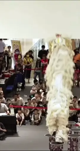 🇲🇾 2023 DaMen Mall高樁舞獅爭霸賽 22/10 完美😍下桩 你喜欢哪里一个？？ 台上一分钟，台下十年功 #马来西亚 #malaysia #malaysiatiktok #liondance #mualan #tariansinga #barongsai #醒獅 #醒狮 #舞狮 #liondancer #liondanceperformance #liondancecompetition #liondancelife #高桩 #高桩舞狮 #高桩舞狮🦁 #高桩舞狮表演 #舞狮生活 #舞狮比赛 #舞狮表演 #舞狮运动 #liondancemalaysia #liondance2023 #múalan #múalan2023 #lansurong #lansurong2023 #liondancing #Damenmall #幕后花絮 #damenmallusj #kualalumpur #台上一分钟台下十年功 