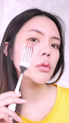 แต่งหน้าฮาโลวีนแบบง่ายใช้แค่ซ้อมอันเดียว จบ👻 #ผี #ฮาโลวีน2023 #แต่งหน้าฮาโลวีน #makeupforhalloween #Gisel #giselcosmetic 