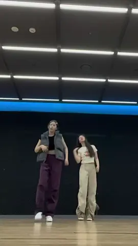 𝙂𝙤𝙤𝙙𝙗𝙮𝙚 𝙎𝙪𝙢𝙢𝙚𝙧 🐶🐈‍⬛⛱ #NMIXX #엔믹스 #지우 #JIWOO #규진 #KYUJIN