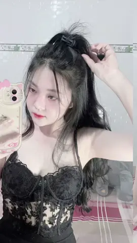 Người ta nói ở đời không nên hơn thua Nhưng ở đời t chưa thấy ai muốn chịu thiệt !