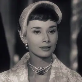 the world we knew.  #oldhollywood #oldhollywoodedit #audreyhepburn #audreyhepburnedit #gregorypeck #gregorypeckedit #romanholiday #romanholidayedit #theworldweknew #franksinatra 