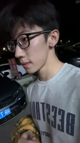 ถึงจะสายแว่นแต่แน่นทุกส่วนนะครับ #chineseboys #chineseboy #ผู้ชายจีน #หนุ่มจีน 