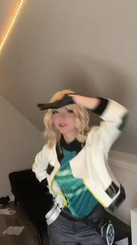Oh no i did a dance #Valorant #twitchstreamer #Deadlockcosplay #cosplay #valorantcosplay #deadlock 