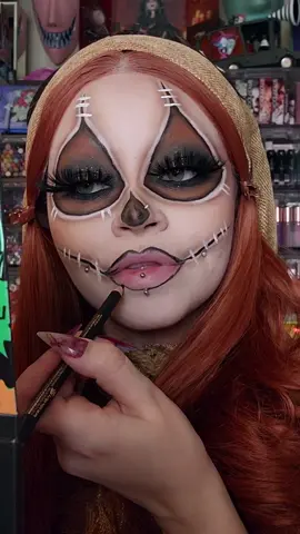 Do you know all 4 rules of Halloween? 🔪🎃🍭 Sam is just so cute & spooky 👻 I've already watched Trick 'r Treat about 10 times this month 🤣 • ✨️ Costume @funcostumes (Link in bio for 15% off) ✨️ Sam's lollipop @spirithalloween ✨️ Wig @powderroomd • 🎃 @unearthlycosmetics Lip Pencil in Khaki • Discount code 