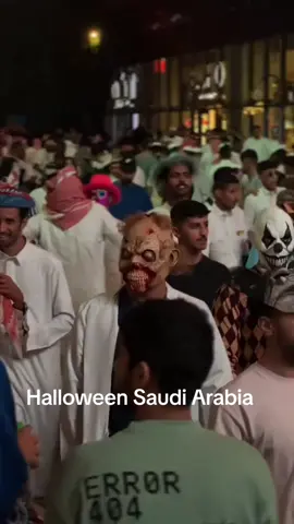 Halloween being celebrated in Saudi Arabia subhanalah jahilnimo malinta shaydanka xita dadka muslimka ah qurbaha jooga sidan ma sameeyan waa akhira saban #saudiarabia #halloween #endtimes 