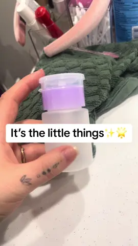 The viral push down moisturizer container is most definitely worth the hype💕💗 ##moisturizer##itsthelittlethings##facecarehacks##skincarehacks##skincare##skincaretips