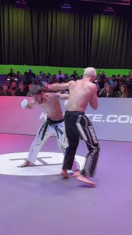 That spinning backfist attempt from Bruno Assis was CRAZY