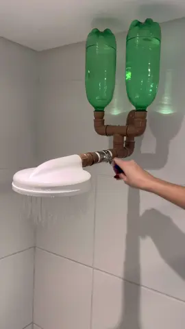 Encanador ficou famoso no mundo inteiro com essa fantástica invenção #chuveiro #ducha #casa #encanador #pedreiro #dicas #ideias #DIY #diyproject #projeto #pvc #agua #invencao #