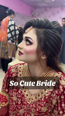 Cute Bride says ”mujhe in sey makeup krwana hai” 🤭#oujbeautyparlour #oujparlour 