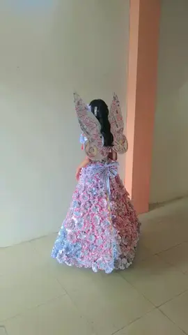 #jugadoradebingo vestido realizado a base de hojas recicladas de bingo 🥰#bendiciones🌹❤️🙌🏻🙌🏻🙏