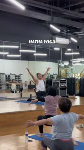 Hatha Yoga Class  Yuks Join Class Hatha Yoga di Willnest First Gym. Manfaat Hatha Yoga: Hatha Yoga ini adalah dasar dari semua jenis Yoga. Ini adalah jenis latihan meditasi dan penghilang stress yang mengasah banyak postur dasar yoga, sehingga menjadikannya sebagai pengantar yang sempurna untuk para pemula dan Yogi berpengalaman. -Mengurangi Stress -Meningkatkan Kualitas dan durasi tidur -Melatih Fleksibilitas Tubuh -Meredakan sakit punggung dan leher #willnestfirst #gymbandung #megagym #gymhits #gymlifestyle #gymmotivation #gymbraga #gymlover #fitnessmodel #fitnessmotivation #FitnessLifestyle#yoga #hathayoga