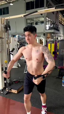 Make me water 🫠 คิวเทรนไอซ์ยังมีว่างอยู่ ใครสนใจทักมาได้เลยนะค้าบ  พิกัด: - Muscle Factory ซอยสุขุมวิท 56 - Fitness 7 ซอยรัชดา 7 - ยิมอื่นๆ, ฟิตเนสคอนโดหรือหมู่บ้าน ที่ลูกค้าสะดวก T-shirt : @gossportswearthailand  . . #รับเทรนออกกำลังกาย #รับเทรนฟิตเนส #รับเทรนตัวต่อตัว #รับเทรนฟิตเนสนอกสถานที่ #เทรนเนอร์ #เทรนเนอร์ฟิตเนส #เทรนเนอร์สอนออกกำลังกาย #ออกกำลังกาย #workout #gym #gymmotivation #fitnessmotivation