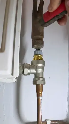 Radiator not working? This is how you get your valve working! #plumbing #howto #plumber #plumb #DIY #work