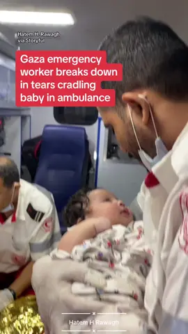 This first responder in Gaza was trying to make a 3-month-old baby girl smile and laugh in an ambulance. But he couldn’t help but break down in tears. A local journalist said the baby survived an explosion in Khan Yunis. #news #gaza #israel #khanyunis 