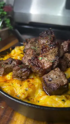 Cajun Mac & Cheese w/ Garlic Butter Steak Bites 🥹 It feels good to be home! Been traveling all month so I know I needed to bring y’all some NEW recipes 🤌🏽 This one just in time for the Holiday or PERFECT for Sunday Night Dinner & no it’s not keto 😂 The RECIPE is in our Volume 5 eCookbook & it’s 50% off! LINK IN BIO ⬆️ messyeatsblog/IG