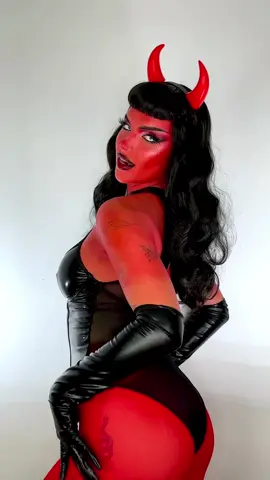 Pin up devil makeup