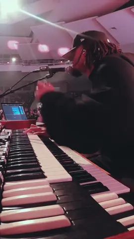 MDING FROM THE HAMMOND IS SOMETHING ELSE 🤯 Here’s an small clip from this past weekend services, playing the hammond B3 for “Firm Foundation” and then going on a spontaneous moment into “Great Are You Lord”  #keyboardplayer #tecladista #keyboardist #worshipkeys #pianotok #musicdirector #directormusical #organplayer #hammondb3 