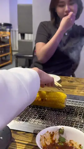 HHhhhh_1 #董赤赤⁹⁷³ #food #grilledcorn #tomboy #asiangirl #douyin #rasonrivercollection 