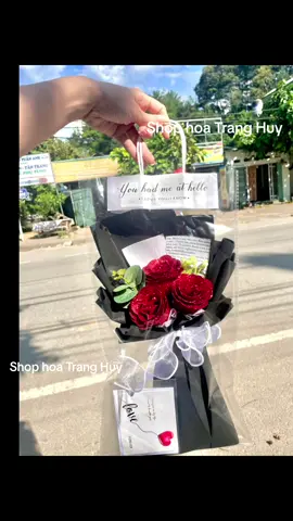 Bó 3 bông hoa tặng cô xinh xắn kèm túi và thiệp ♥️♥️ #nhagiaovietnam #20/11 #shophoaTrangHuy