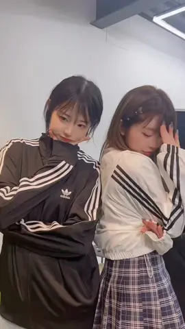 너무 웃긴밈이야 ㅋㅋㅋ #qwer #band #dance #challenge #discord #디스코드 #마티 #냥뇽녕냥 #마젠타 #일오팔 #mommy 