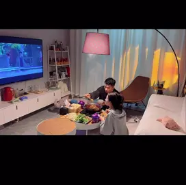 Hạnh phúc đơn giản là ngồi cùng nhau, ăn những món mình thích và nói những chuyện trên trời dưới đất🖤#viral #xh #duyn #couple #fyp 