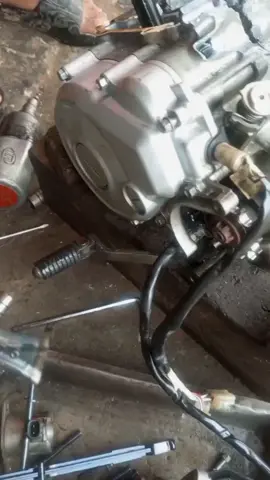 sad nya seorang cowok ketika motor nya jebol 😂#supermoto #foryou #wr155 #xbcyza #jebol 