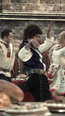 Ay saray hayatı ne kadar stresli bilemezsiniz. İyi ki Roma Oyunculuk Okulu’nda en iyi hocalardan dans eğitimi almışım. Oh ne güzel stresimi attım. 👑 @prensdizi | @blutv #prens #prensdizi #dizi #komedi #eğelence #girayaltınok #çağdaşonuröztürk