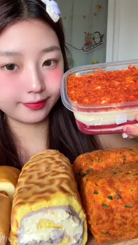 Bánh mặn chà bông siêu ngon, kem siêu béo 😋 #ănngon #mukbang #douyin #ănnhiều #ăn #ăncungtiktok #ănđêm #ăngìđây #eat #eating #eatingshow #eatingasmr #chinafood #douyin_china #doantrungquoc #douyin抖音 #monantrungquoc #asmr #douyin_tiktok_china #doyinchina #douyinfood #cogailucdienthichanthit #đóithìănthôi 