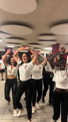 🎀 DC : 🙋🏾‍♀️🙋🏼‍♀️ vous validez ? 🙈 #kinettes44 #kindancerscompagny #dancechallenge #octobrerose #girls #smile #dusalcommencechallenge #dance #foryou #nantes44 
