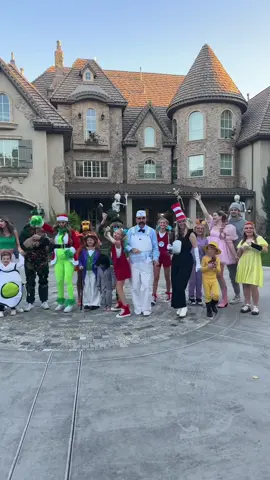 HAPPY HALLOWEEN !!! 👻🎃 #notenoughnelsons #castlehouse #halloween #spooky #bigfamily  